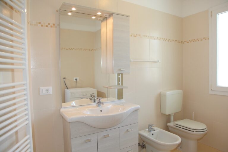 appartamento-bilocale-bagno-lignano-sabbiadoro-1