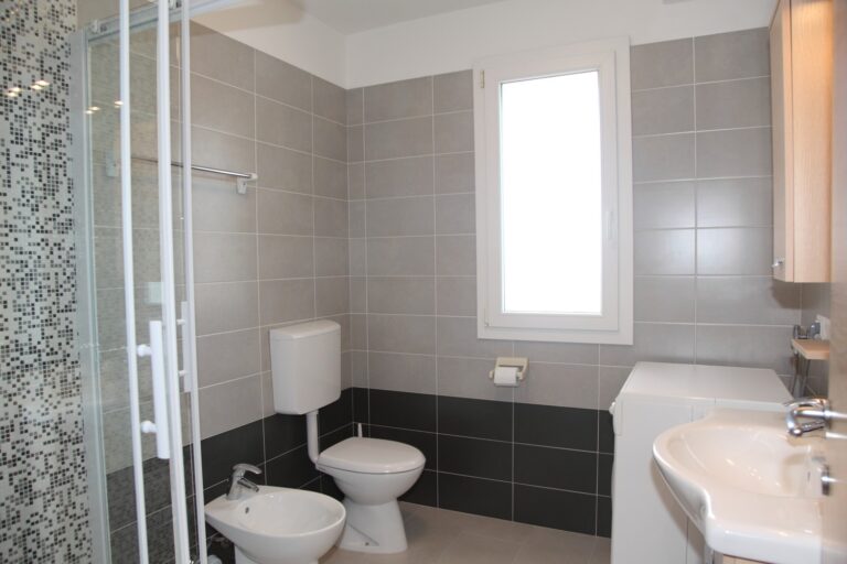 appartamento-bilocale-bagno-lignano-sabbiadoro