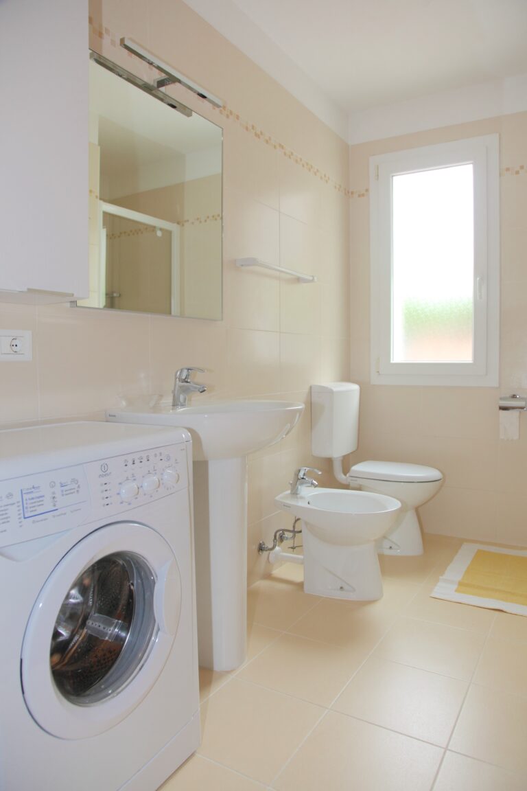 bagno-appartamento-trilocale-villa-bruna-a-lignano-sabbiadoro
