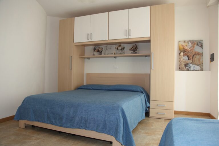 camera-appartamento-trilocale-residence-villa-bruna-lignano