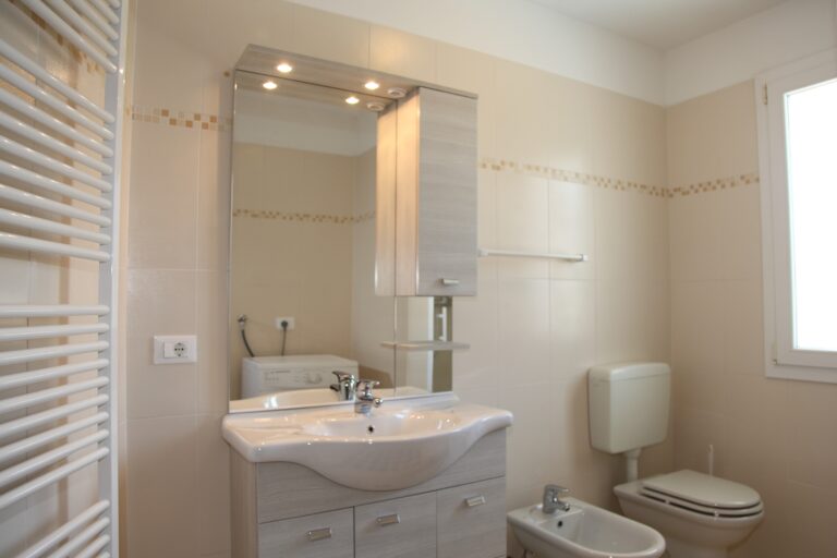 residence-villa-bruna-lignano-appartamento-trilocale-bagno